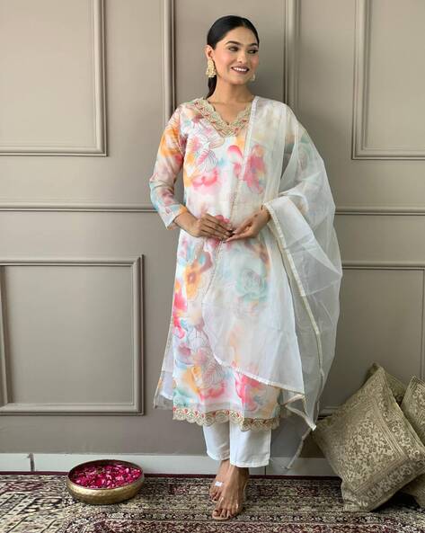 Stylish Floral White Kurta Set with V Neck