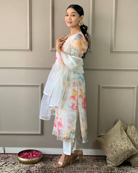 Stylish Floral White Kurta Set with V Neck