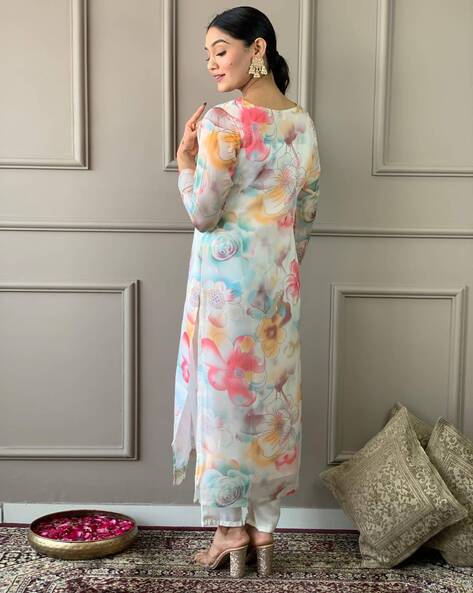 Stylish Floral White Kurta Set with V Neck