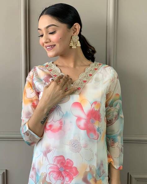 Stylish Floral White Kurta Set with V Neck