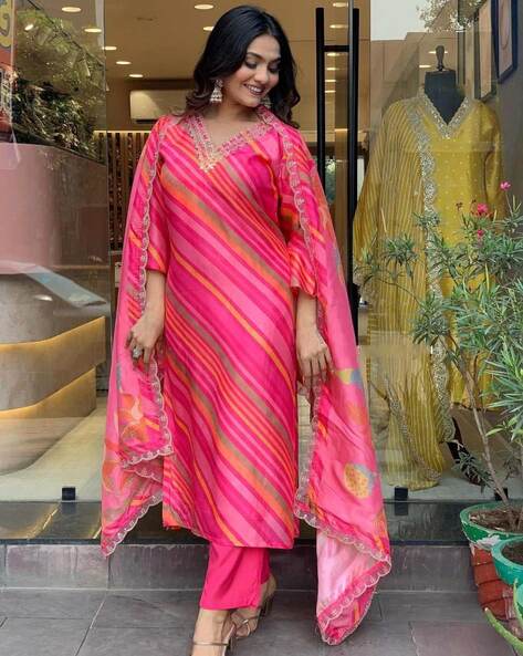 Women Pink Leheriya Print Straight Kurta Set