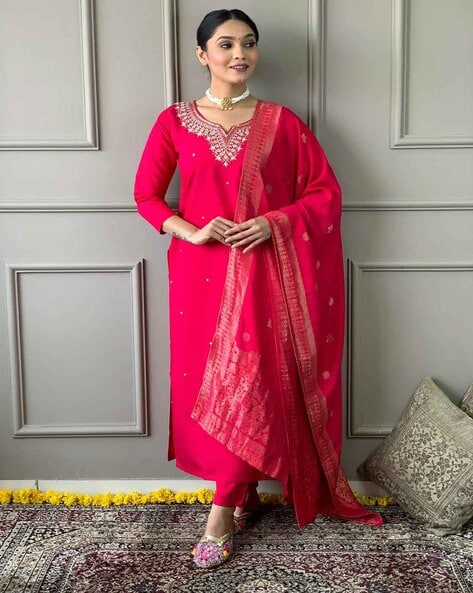 Elegant Pink Kurta Set for Women – Perfect Party Wear with Solid Design