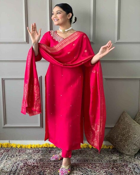 Elegant Pink Kurta Set for Women – Perfect Party Wear with Solid Design