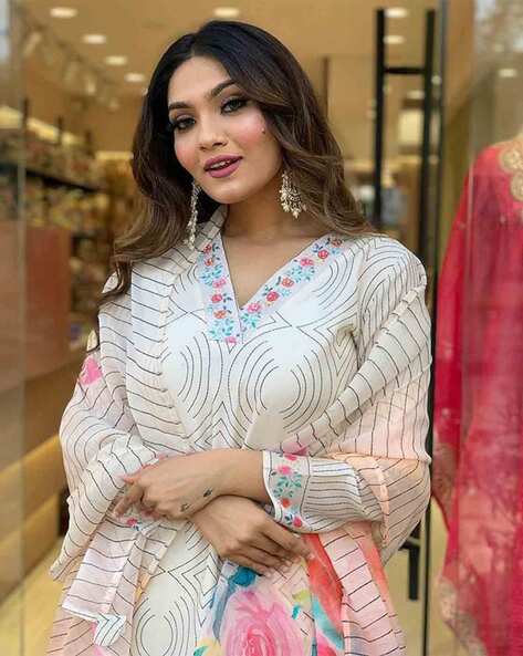 Floral Straight V-Neck Kurta – Summer Special White Suit Set