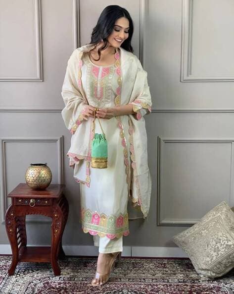 Women’s Embroidered Straight Kurta with Ethnic Motif – Elegant Ensemble