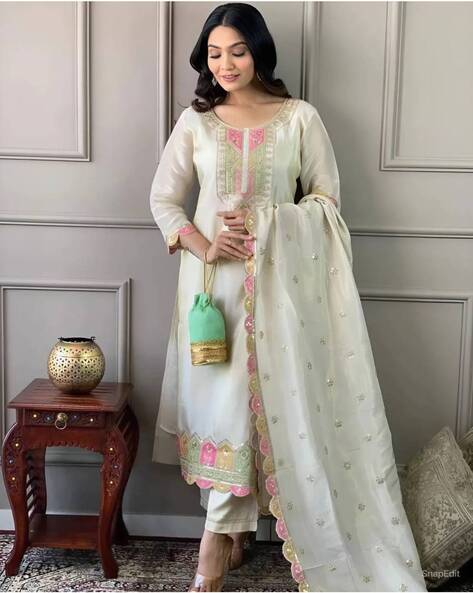Women’s Embroidered Straight Kurta with Ethnic Motif – Elegant Ensemble